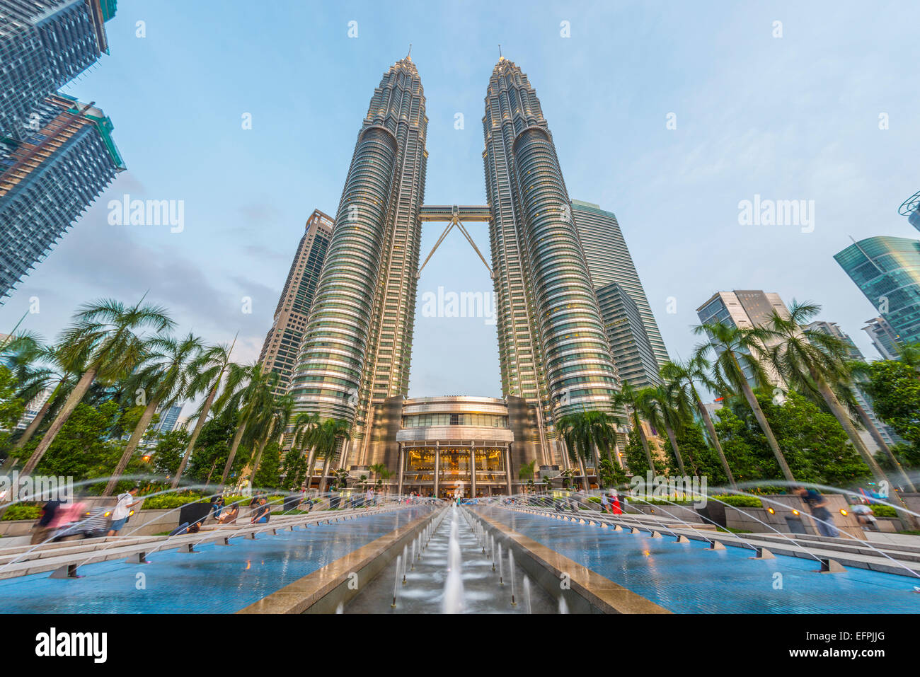Fontaine De La Tour Petronas Banque De Photographies Et D images Fontaine De La Tour Petronas Banque De Photographies Et D images