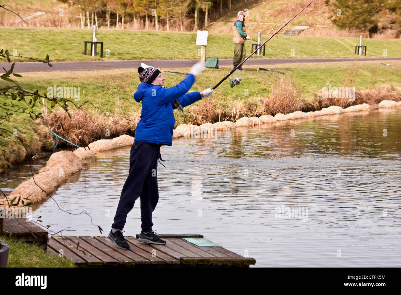 La pêche à la mouche de la truite à Forbes de Kingennie à Broughty ferry près de Dundee, Ecosse, Royaume-Uni Banque D'Images La pêche à la mouche de la truite à Forbes de Kingennie à Broughty ferry près de Dundee, Ecosse, Royaume-Uni Banque D'Images