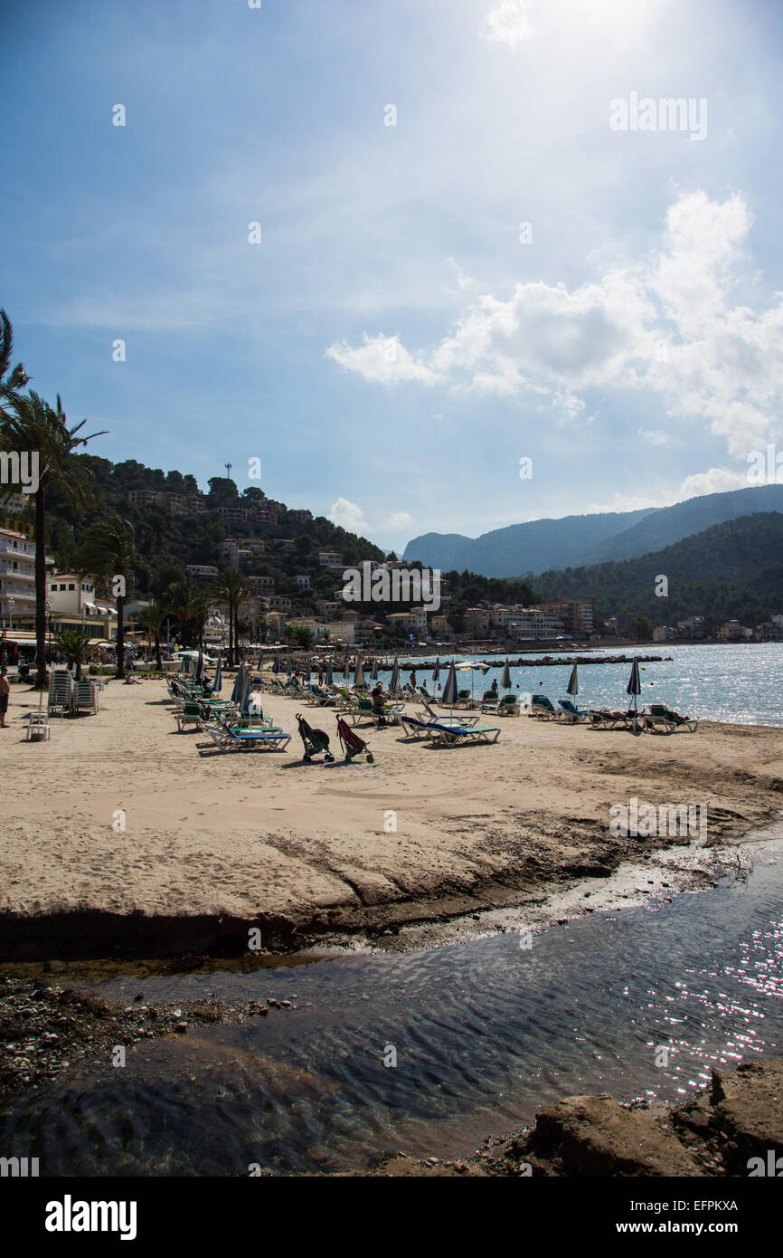 Port de Soller est une base populaire pour la randonnée dans les montagnes de Tramuntana Banque D'Images