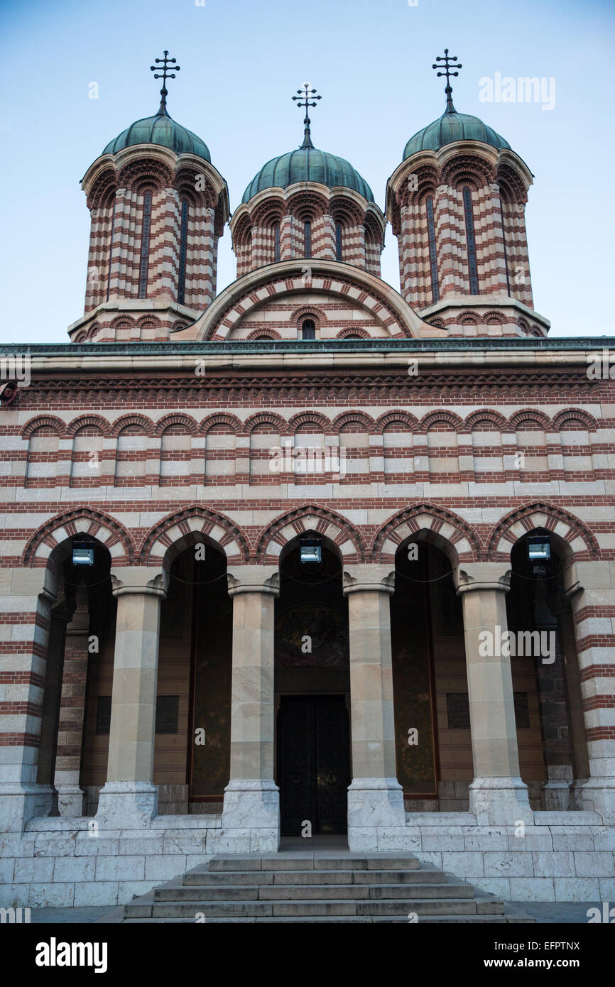 Étapes et entrée à l'église, Craiova, Roumanie Banque D'Images