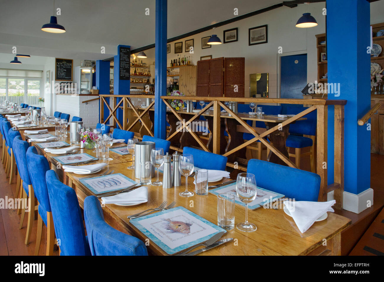 Le restaurant Riverside,West Bay, Dorset, UK,qui se spécialise dans les fruits de mer pêchés localement. Un poisson Crustacés restaurants britanniques Banque D'Images