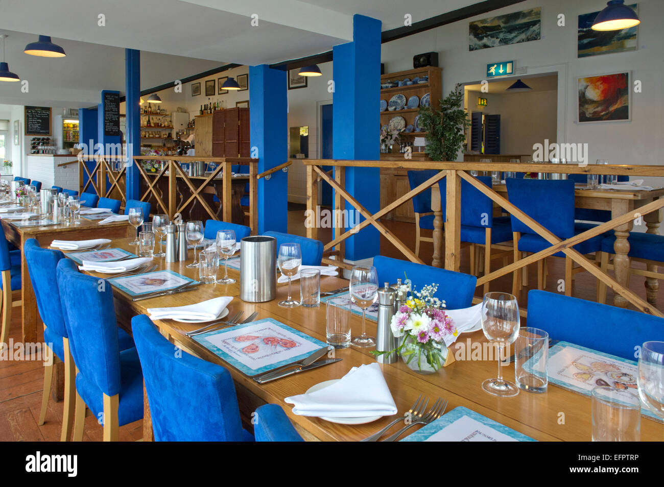 Le restaurant Riverside,West Bay, Dorset, UK,qui se spécialise dans les fruits de mer pêchés localement. Un poisson Crustacés restaurants britanniques Banque D'Images