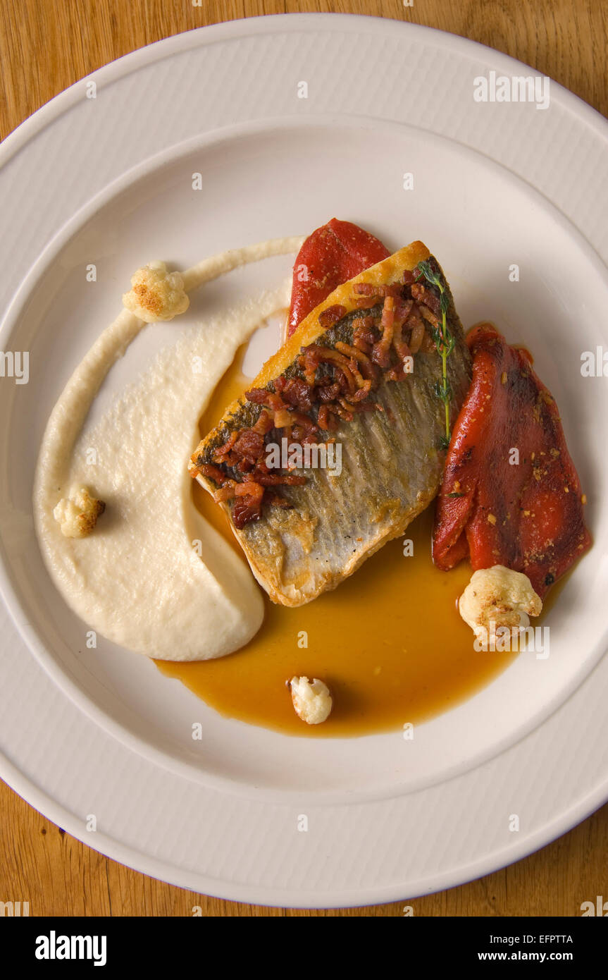 Le restaurant Riverside,West Bay, Dorset, UK,qui se spécialise dans les fruits de mer pêchés localement. Un poisson Crustacés restaurants britanniques Banque D'Images