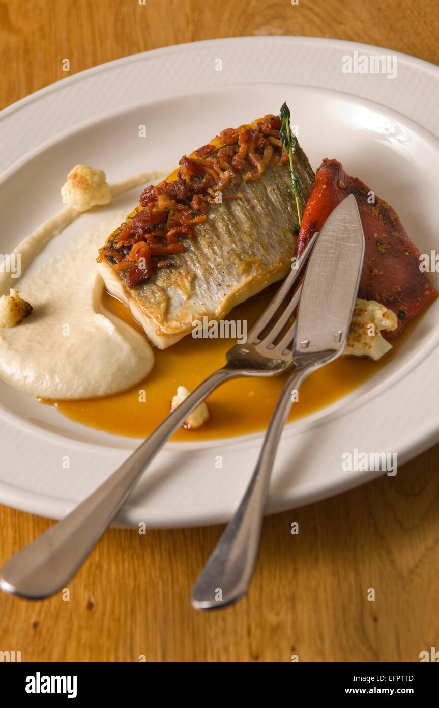 Le restaurant Riverside,West Bay, Dorset, UK,qui se spécialise dans les fruits de mer pêchés localement. Un poisson Crustacés restaurants britanniques Banque D'Images
