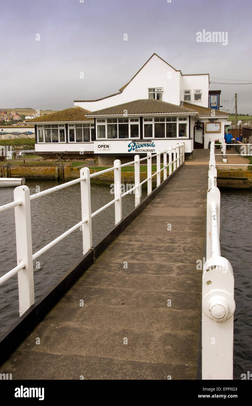 Le restaurant Riverside,West Bay, Dorset, UK,qui se spécialise dans les fruits de mer pêchés localement. Un poisson Crustacés restaurants britanniques Banque D'Images