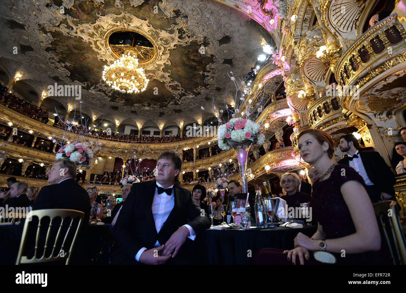 Prague, République tchèque. 7 Février, 2015. Ambiance colorée dans le cadre du 12e Bal de l'Opéra de Prague à Prague, République tchèque, le 7 février 2015. © Katerina Sulova/CTK Photo/Alamy Live News Banque D'Images