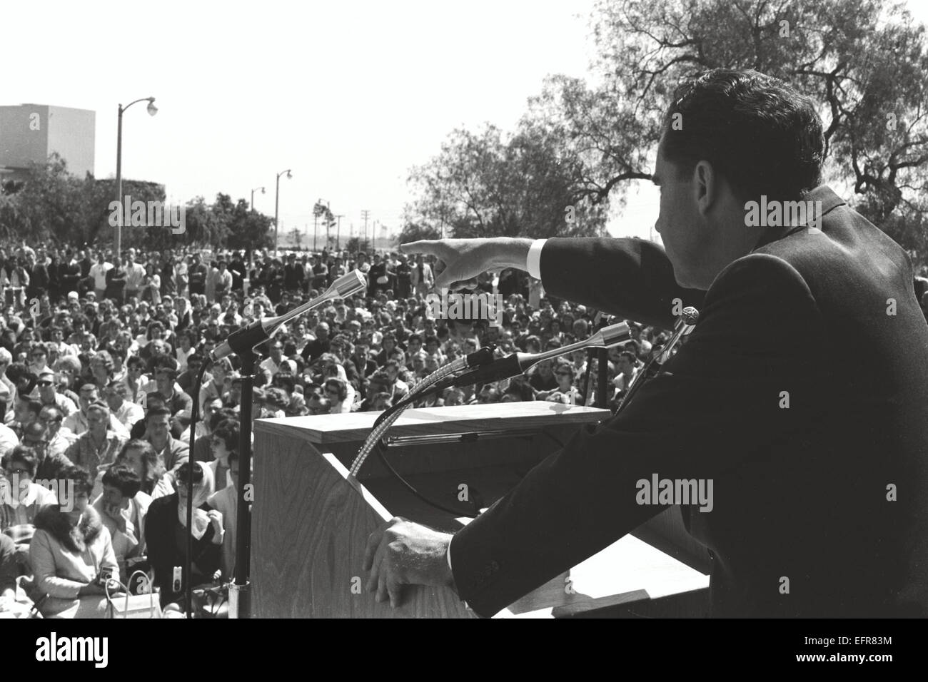 Richard Nixon campagne pour gouverneur Californie 23 mars 1962. S'exprimant à l'étudiant chanta à la California State University à Long Banque D'Images