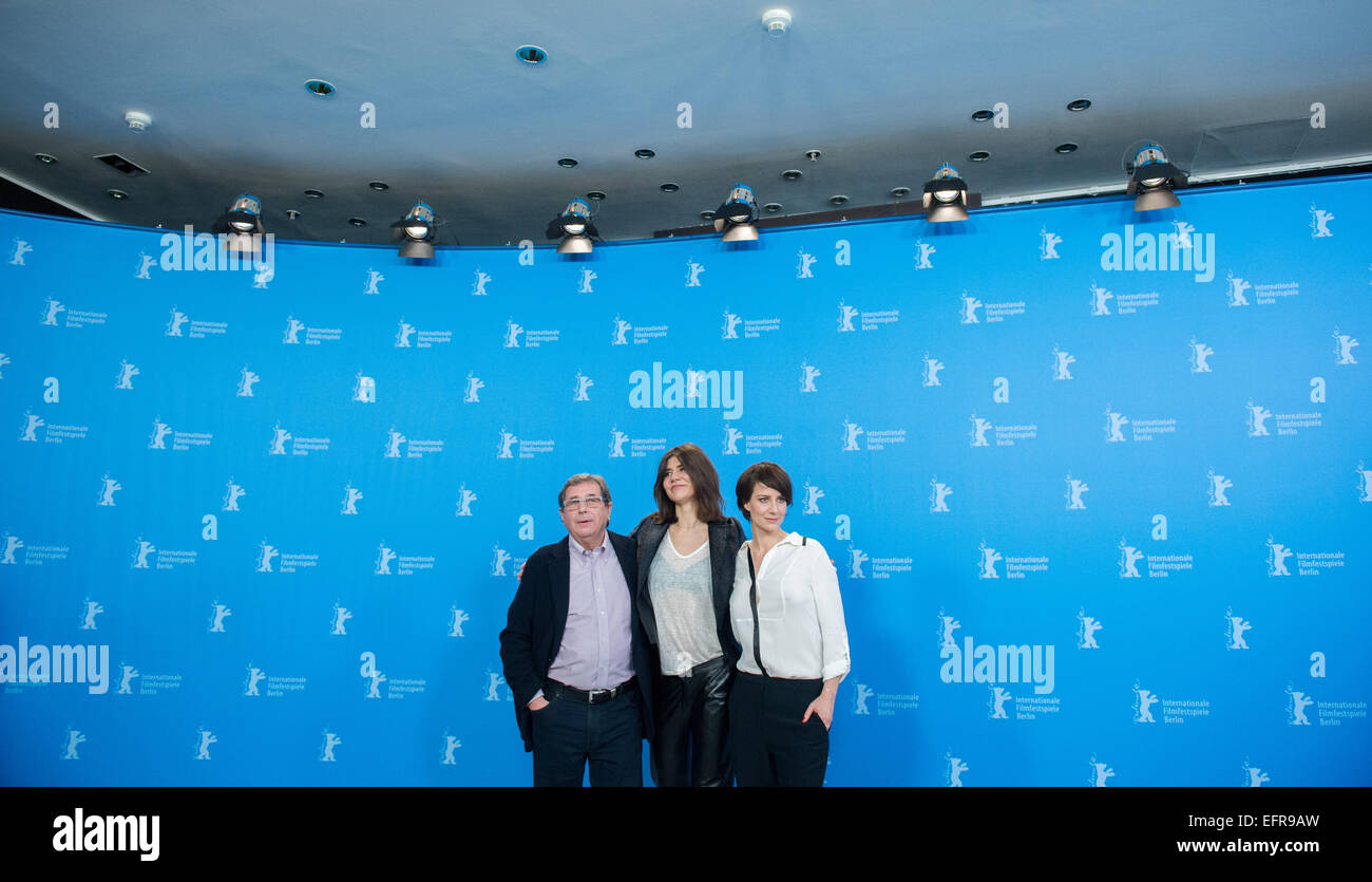 Berlin, Allemagne. 09Th Feb 2015. Acteur Janusz Gajos (L-R), directeur Malgorzata Szumowska, et l'actrice Maja Ostaszewska posent au cours d'une séance photo pour le film 'Corps' au cours de la 65e Festival International du Film de Berlin, Allemagne, 09 février 2015. Le film est en cours d'exécution dans la compétition du festival. La Berlinale a lieu du 05 au 15 février 2015. Photo : Lukas SCHULZE/dpa/Alamy Live News Banque D'Images