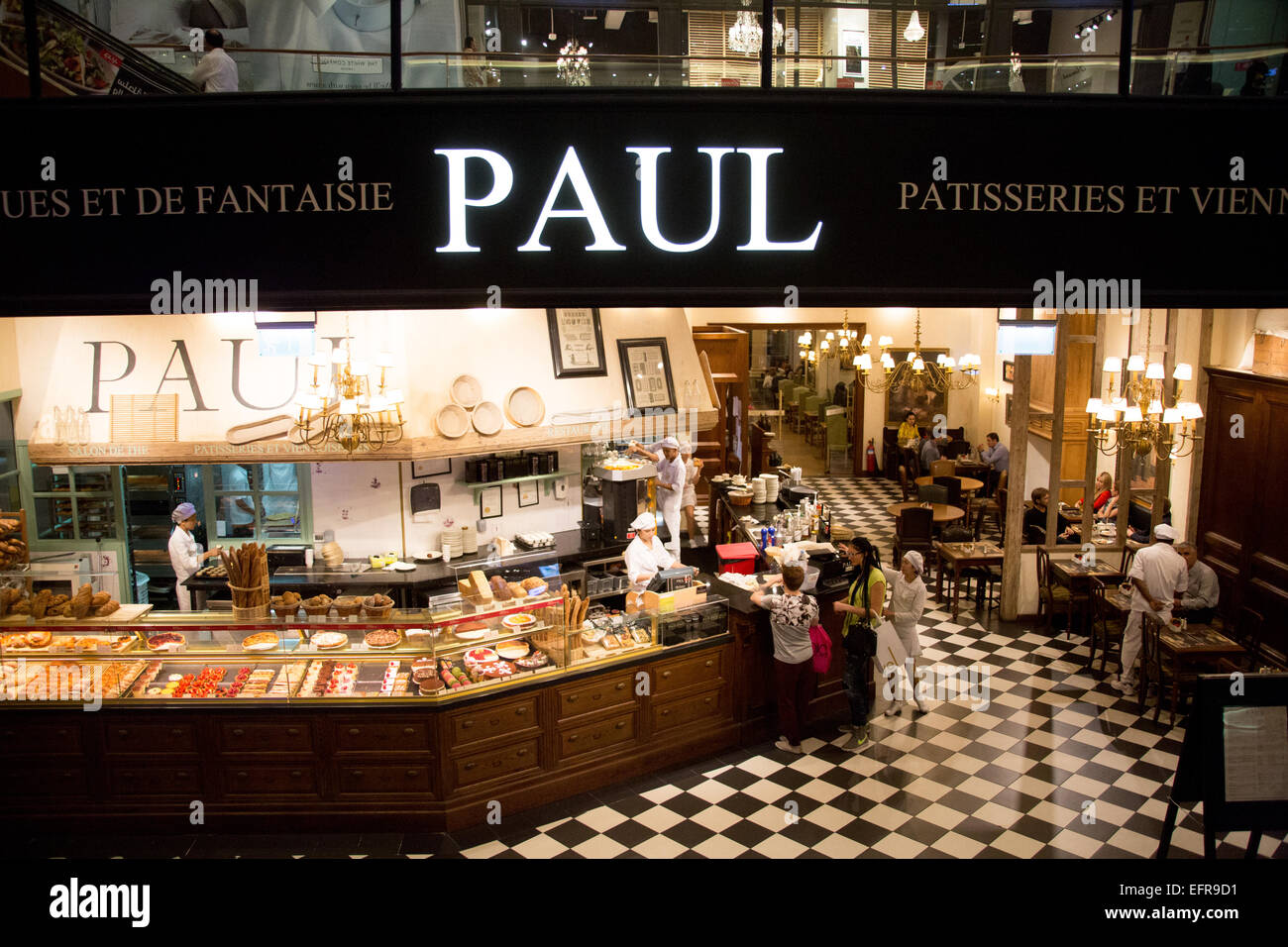 Paul Boulangerie au Dubaï Mall Photo Stock Alamy