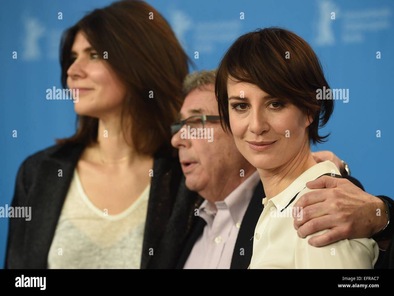 Berlin, Allemagne. 09Th Feb 2015. Directeur Malgorzata Szumowska (L-R), et les acteurs Janusz Gajos et Maja Ostaszewska poser lors d'un photocall pour le film 'Corps' au cours de la 65e Festival International du Film de Berlin, Allemagne, 09 février 2015. Le film est en cours d'exécution dans la compétition du festival. La Berlinale a lieu du 05 au 15 février 2015. Photo : TIM BRAKEMEIER/dpa/Alamy Live News Banque D'Images