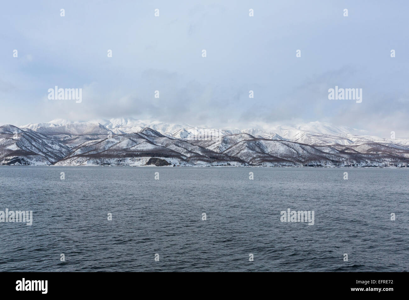 La montagne couverte de neige, Péninsule de Shiretoko, Hokkaido, Japon Banque D'Images