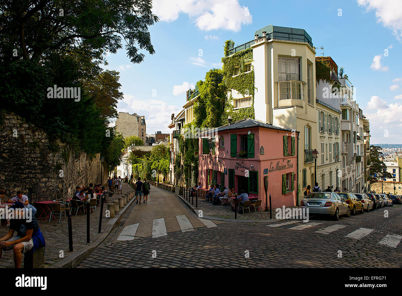 Coin de rue de Montmartre, Paris, France Banque D'Images