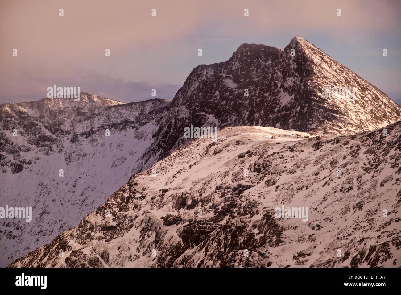 Lliwedd Y mountain, 2 946 ft (898 m) au-dessus du niveau de la mer, fait partie de l'Snowdon Horseshoe dans le Nord du Pays de Galles, Royaume-Uni Banque D'Images