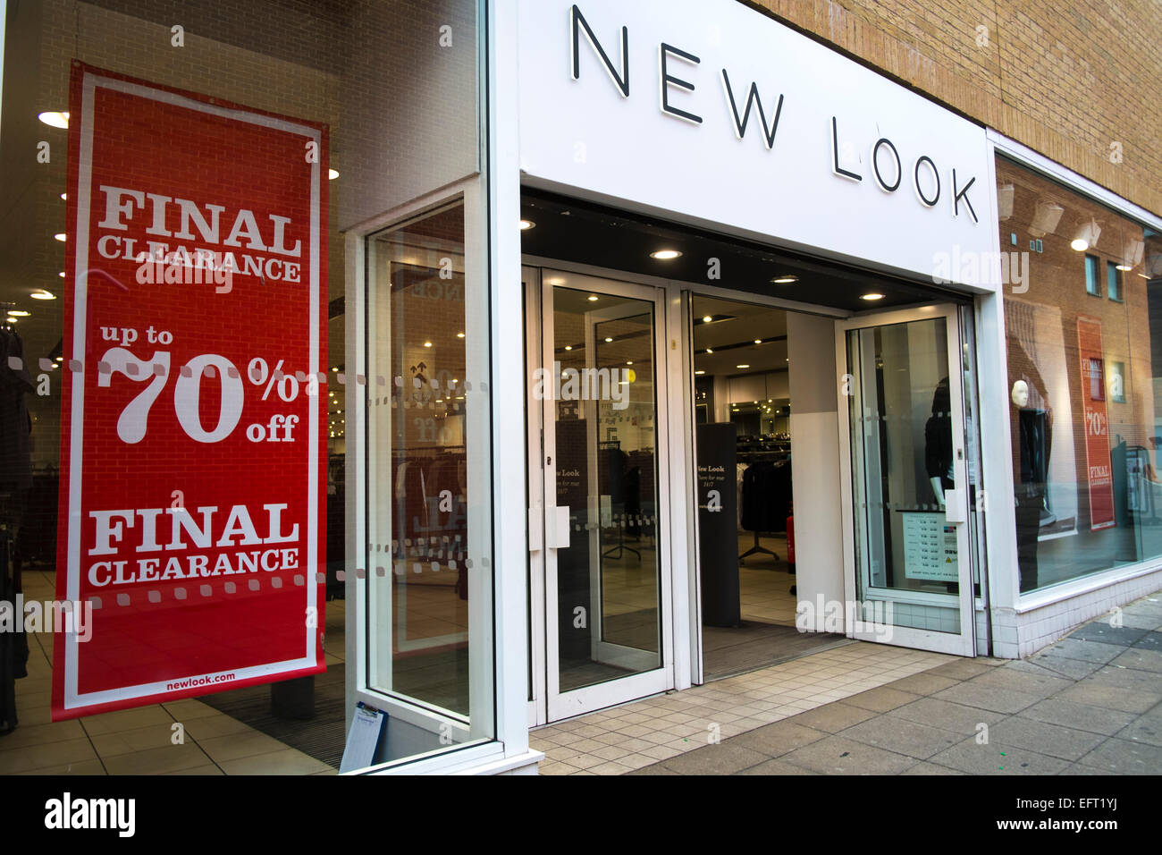 Magasin New Look, Norwich, Norfolk, UK détaillant de mode Nouveau Look dit  profits a augmenté de plus d'un quart d'enregistrer en ligne Noël trading a  contribué à surmonter les conditions difficiles. Des