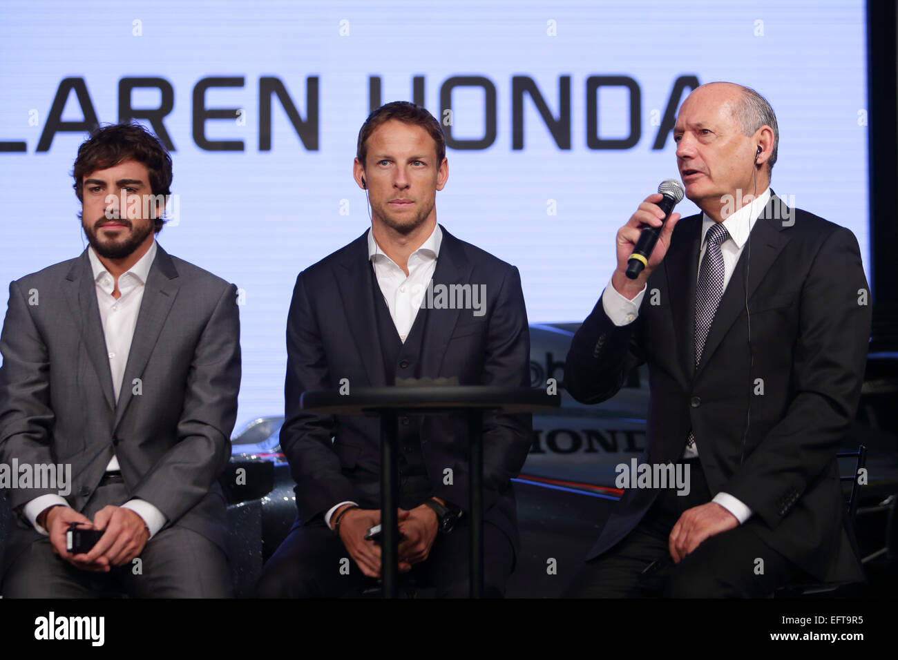 Tokyo, Japon. 10 fév, 2015. (L-R) Fernando Alonso, Jenson Button, Ron Dennis (McLaren) F1 : Fernando Alonso de l'Espagne, Jenson Button de Grande-Bretagne et McLaren Technology Group Président et chef de la direction, Ron Dennis assister à une conférence de presse à la Honda Motor Co. siège à Tokyo, au Japon . (Photo de Hideki Yoshihara/Aflo dite) Banque D'Images