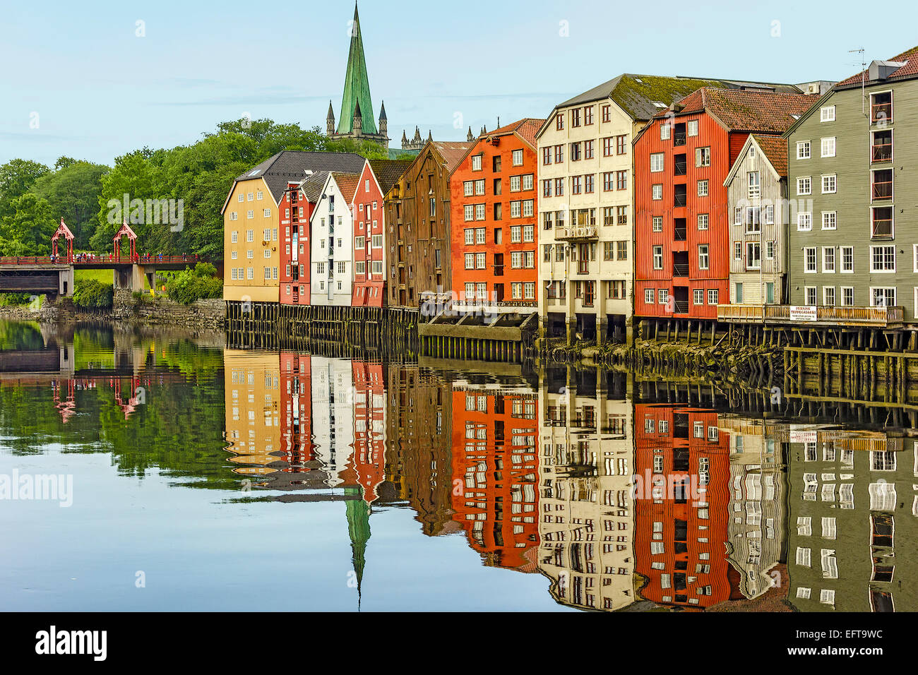 Trondheim Norvège Réflexions Nid Rivière Banque D'Images