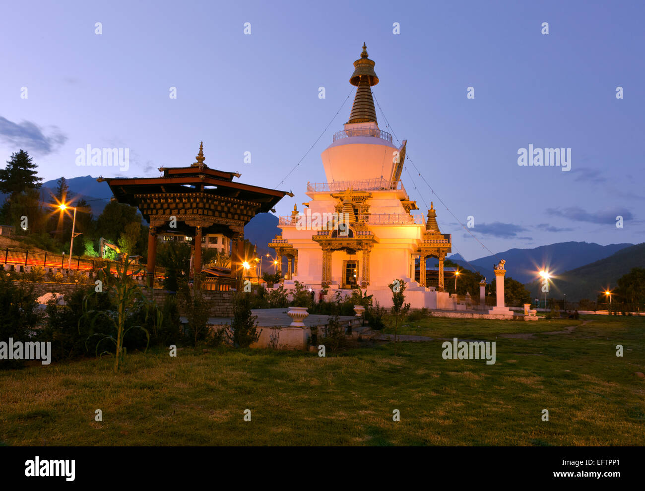 BU00076-00...BHOUTAN - Le National Memorial Chorten a lumières sur toute la nuit dans la ville de Thimphu. Banque D'Images