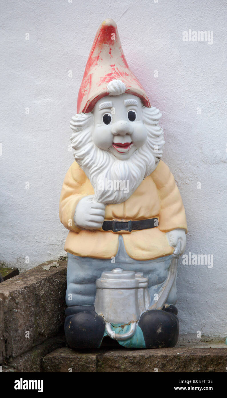 Nain de jardin à l'extérieur une vieille cabane dans Fishermuns Footdee pilote Square Aberdeen Banque D'Images