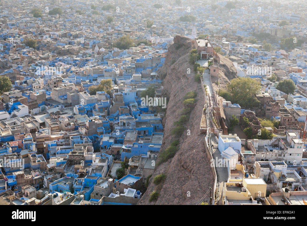 Jodhpur, Rajasthan, Inde. Jodhpur vu sur les murs de Fort Mehrangarh Banque D'Images