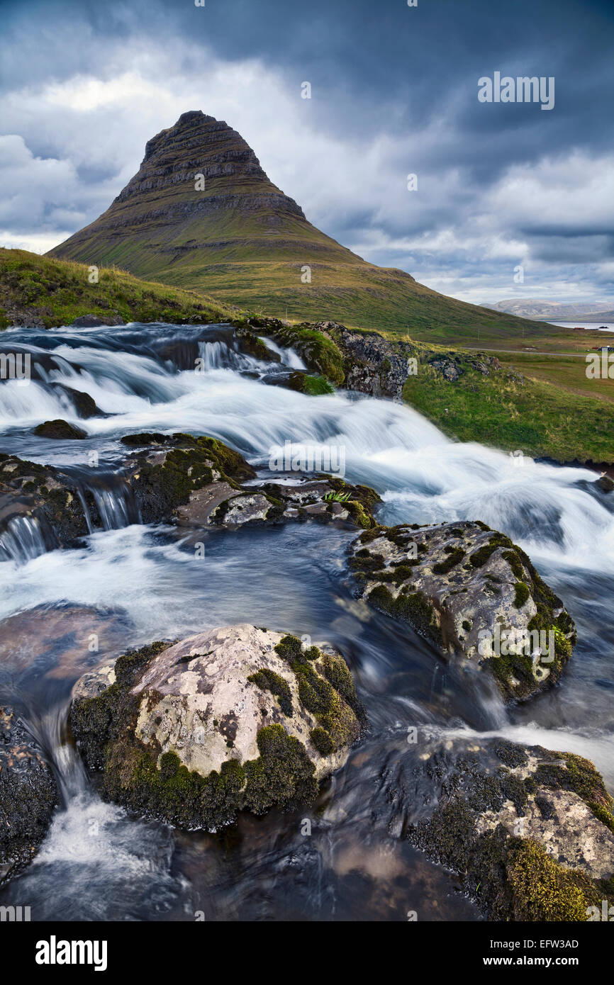 Paysage de l'Islande. Image de Kirkjufell mountain sur Péninsule de Snæfellsnes, l'Islande. Banque D'Images