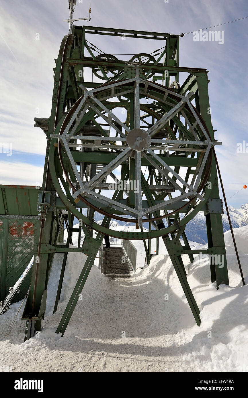 Ascenseur de ski roue sur le sommet de la montagne. Mont-Fort Verbier. Banque D'Images