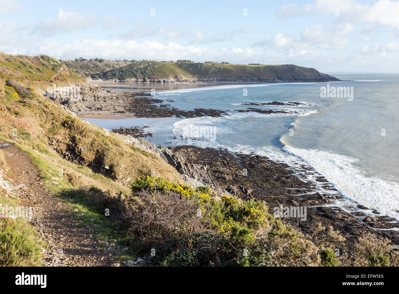 Le chemin de la Côte Sud du Pays de Galles s'approchant de la Baie d'eau-Pwlldu. Banque D'Images