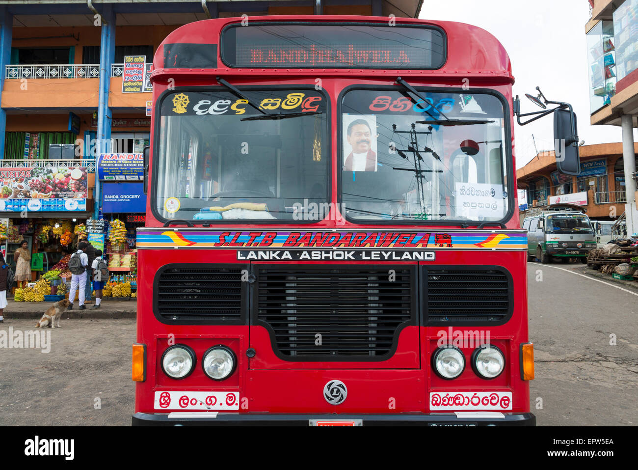 Bus local, la province d'Uva, Haputale, Sri Lanka. Banque D'Images
