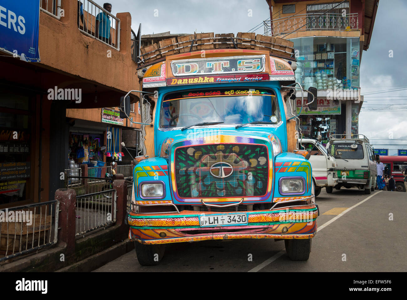 Camion peint orné, Haputale, province d'Uva, au Sri Lanka. Banque D'Images
