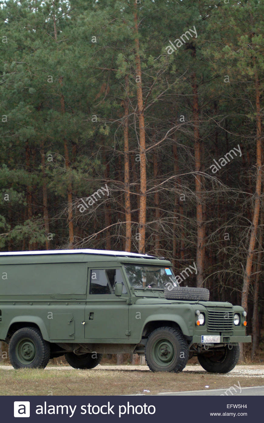 Land Rover Military 110 Defender Banque d'image et photos - Alamy