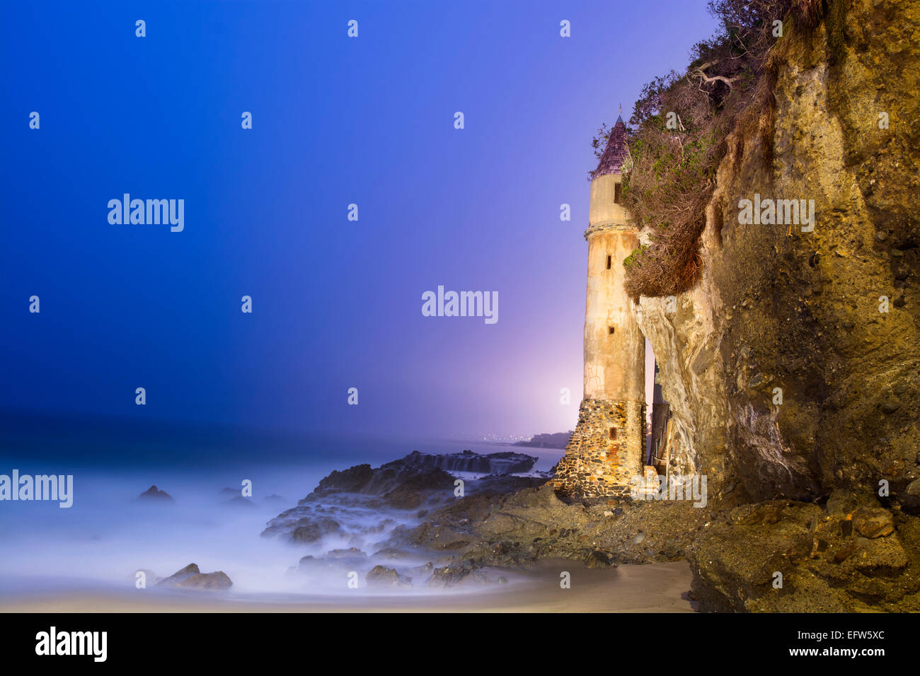 Une image peinte de La Tour (la tour) à Laguna Beach, Californie, tourné à 4:00 Banque D'Images