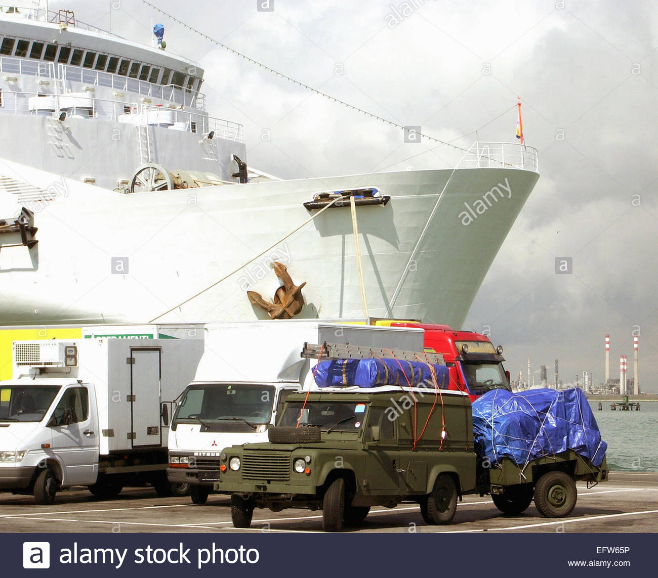 Land Rover Military 110 Defender Banque d'image et photos Alamy