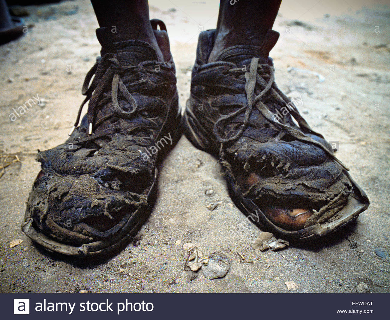 Worn Out Chaussures Pieds Orteils Toe Chaussures Chaussures Trous Utilise Vieux Use La Republique Unie De Tanzanie De L Afrique De L Est Tza Photo Stock Alamy