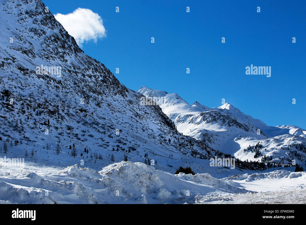 Paysage de montagne dans les Alpes autrichiennes avec du beau temps et ciel bleu Banque D'Images
