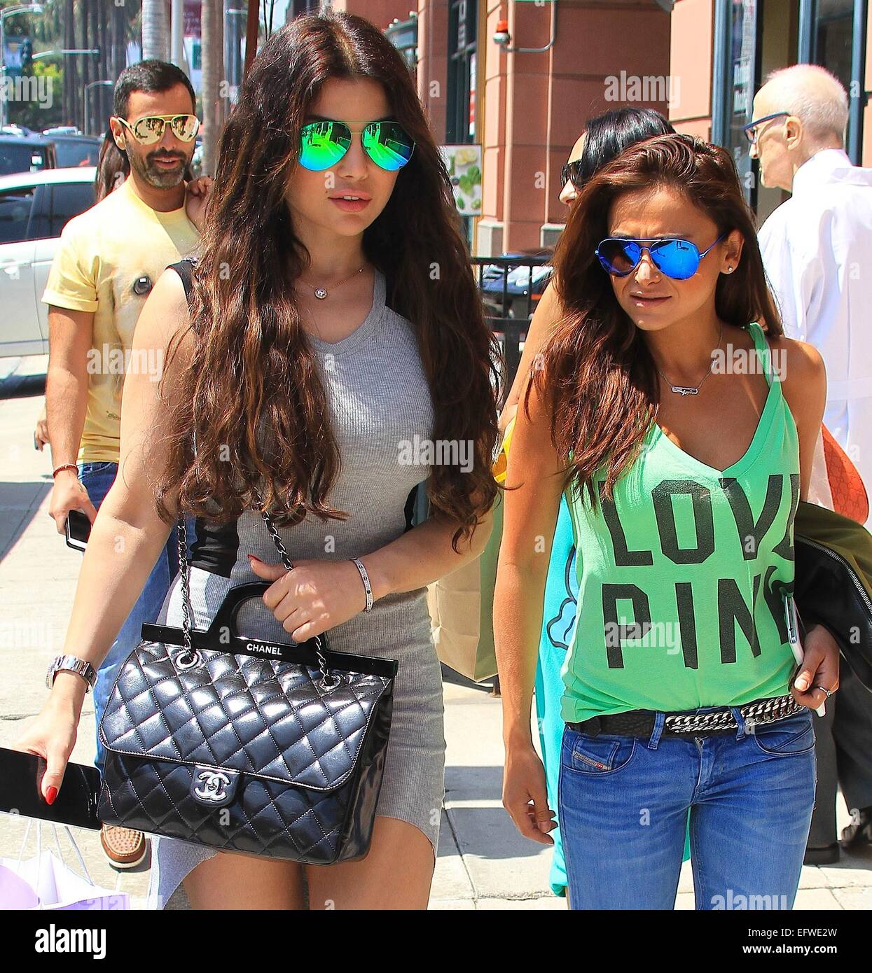 Diva libanaise Haifa Wehbe repéré sur Bedford Drive à Beverly Hills avec un ami comprend : Haifa Wehbe Où : Los Angeles, California, United States Quand : 08 août 2014 Banque D'Images