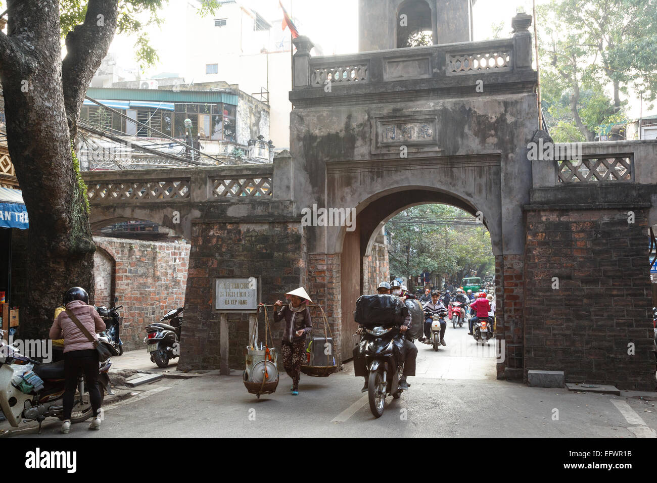 Porte de la vieille ville, Hanoi, Vietnam. Banque D'Images