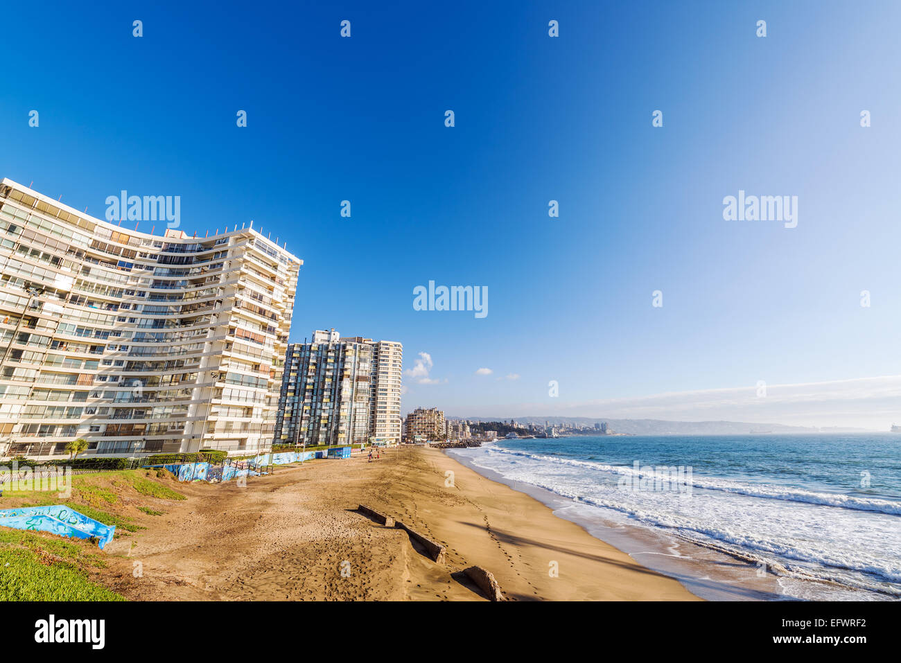 Plage et immeubles à appartements de Vina del Mar, Chili Banque D'Images