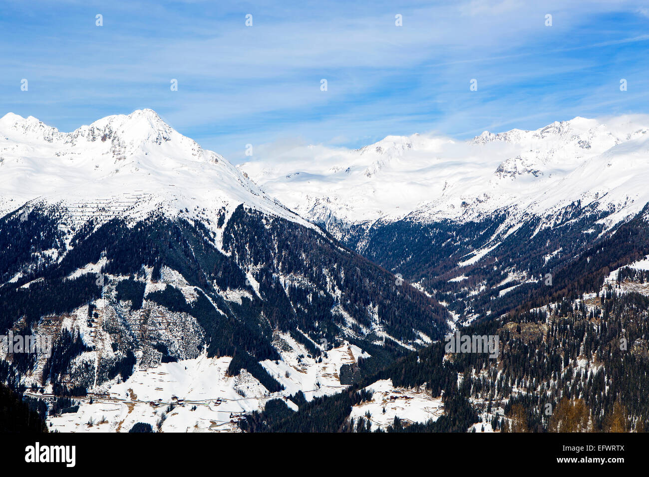 Paysage de montagne dans les Alpes autrichiennes avec du beau temps et ciel bleu Banque D'Images