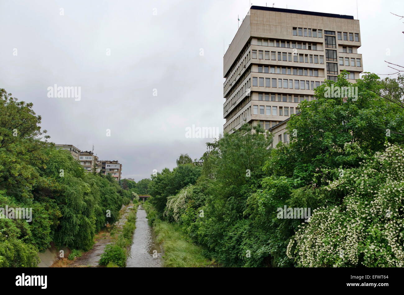 Razgrad ville et rivière Beli Lom, Bulgarie Banque D'Images