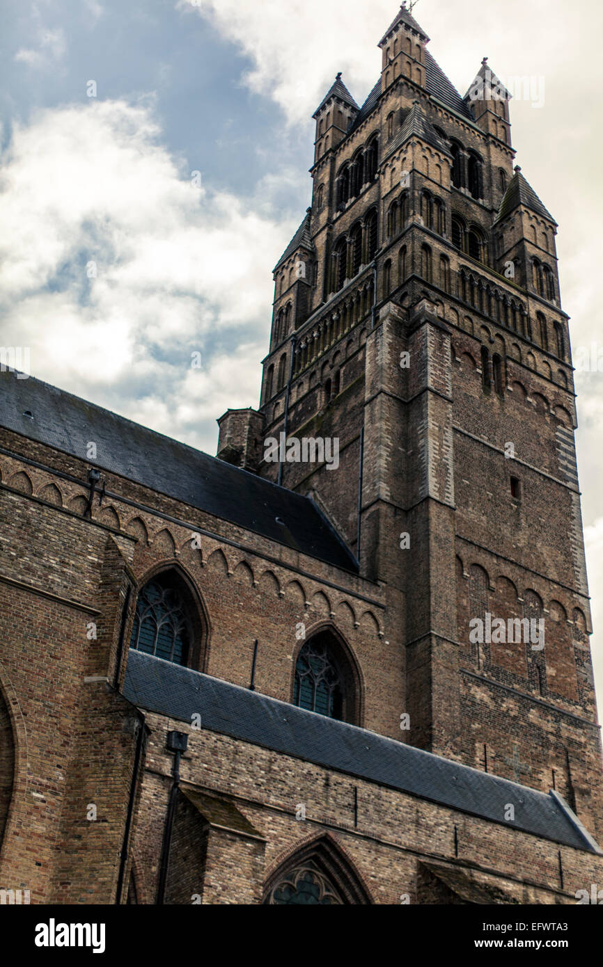 Détail de la tour médiévale en brique à Bruges, Belgique Banque D'Images