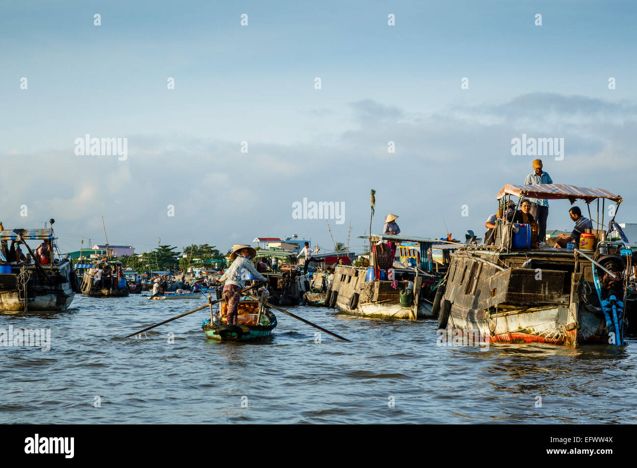 Marché flottant de Cai Rang au Delta du Mékong, Can Tho, Vietnam Banque D'Images