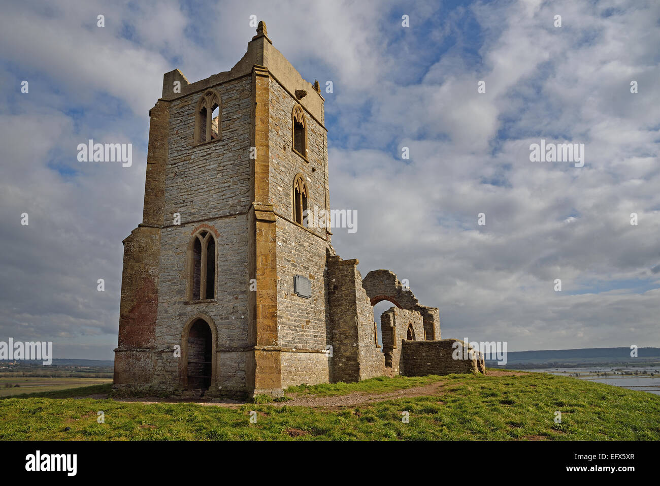 Les ruines de l'église médiévale de St Michel sur Burrow Mump, Burrowbridge, Somerset, UK Banque D'Images