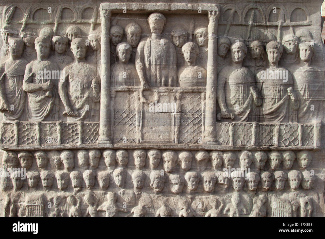 Obélisque égyptien, l'obélisque de Théodose, hippodrome, Sultanahmet, Istanbul : relief détail de l'observation de l'empereur course de chars Banque D'Images