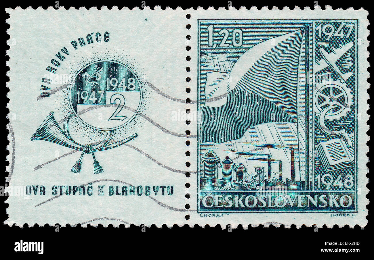 La Tchécoslovaquie - circa 1947 : timbres par la Tchécoslovaquie, montre Drapeau, symboles, circa 1947 Banque D'Images