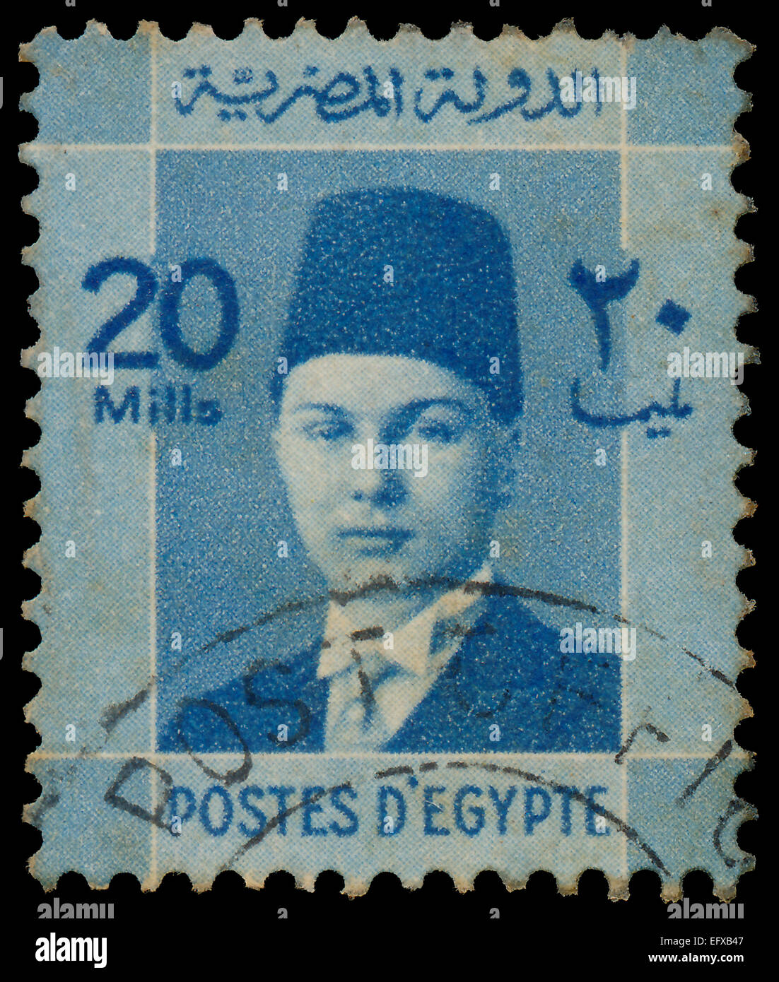 Égypte - circa 1937 : timbre imprimé dans l'Égypte a émis pour l'Investiture du roi Farouk, montre un portrait du roi Farouk, vers 1 Banque D'Images