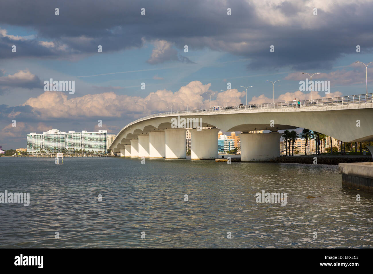 John Ringling Causeway ou Ringling Pont sur la baie de Sarasota de Sarasota à Lido Key en Floride Banque D'Images