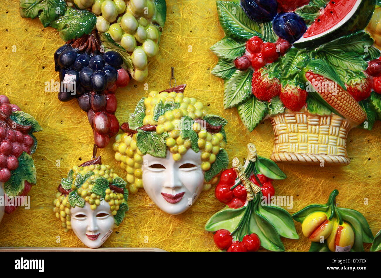 Les masques de Bacchus et décorations de fruits Banque D'Images