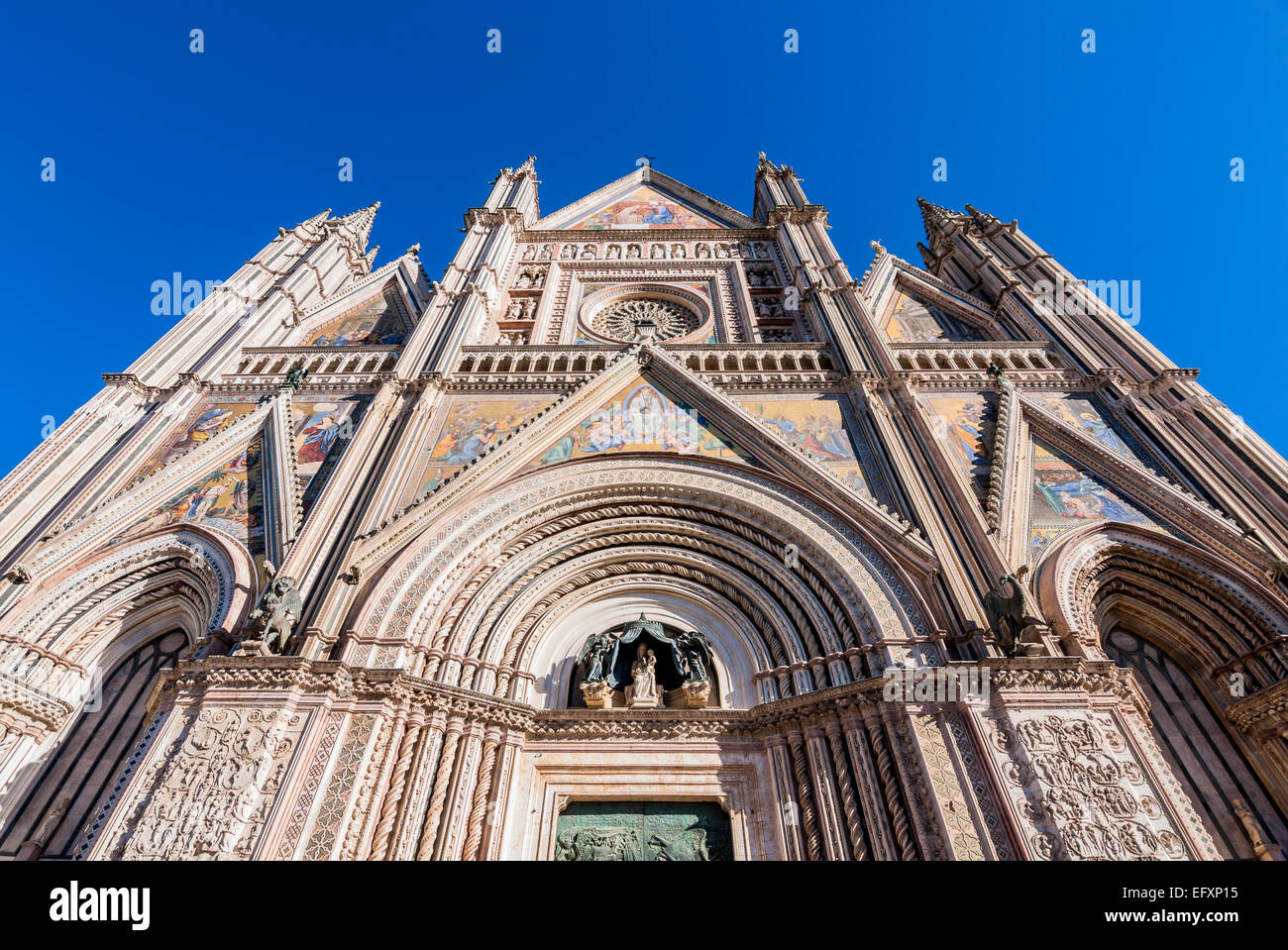 La magnifique façade de la cathédrale d'Orvieto Banque D'Images