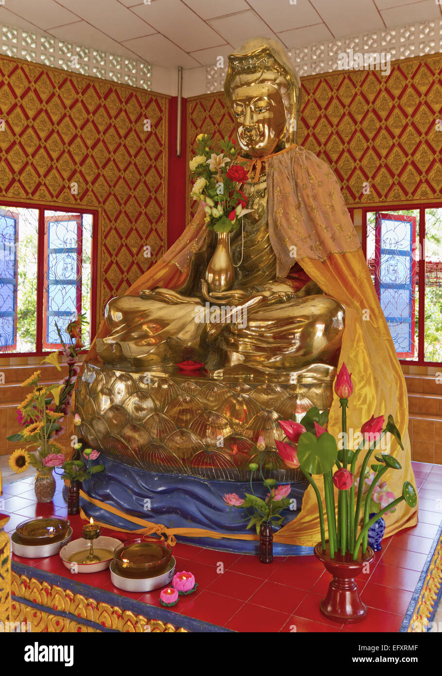L'intérieur du Temple bouddhiste birman à Penang, Malaisie. Banque D'Images
