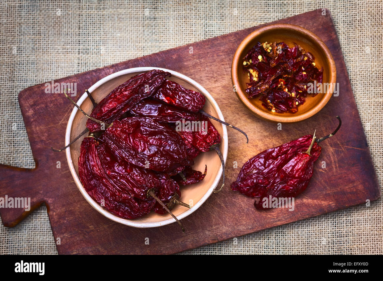 Bol de séché (un peu chaud) piment aji rouge trouvés en Bolivie et utilisée pour l'assaisonnement photographié avec lumière naturelle Banque D'Images