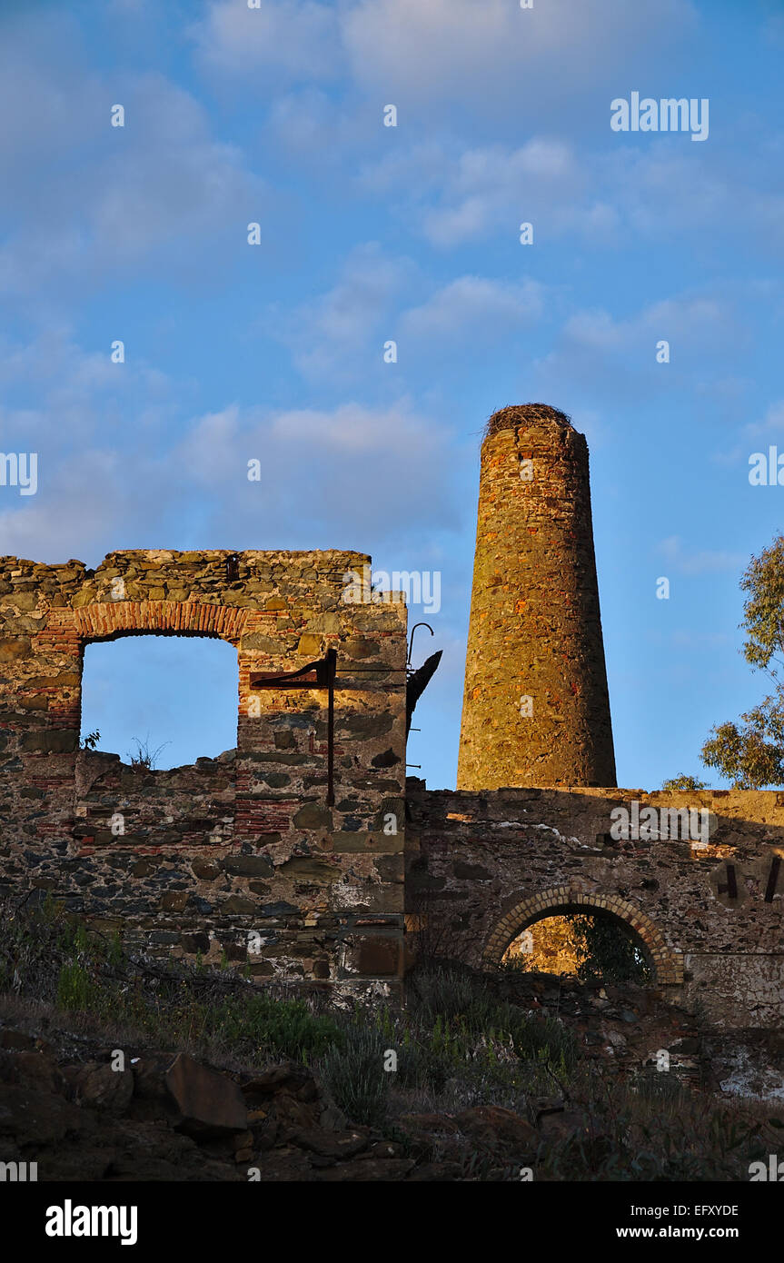 Ruines de l'ancienne mine de Sao Domingos en Alentejo, Portugal Banque D'Images